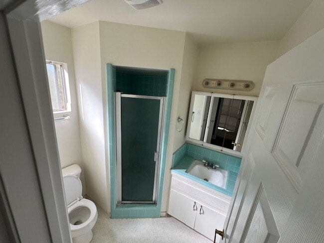 Building Photo - HOUSE