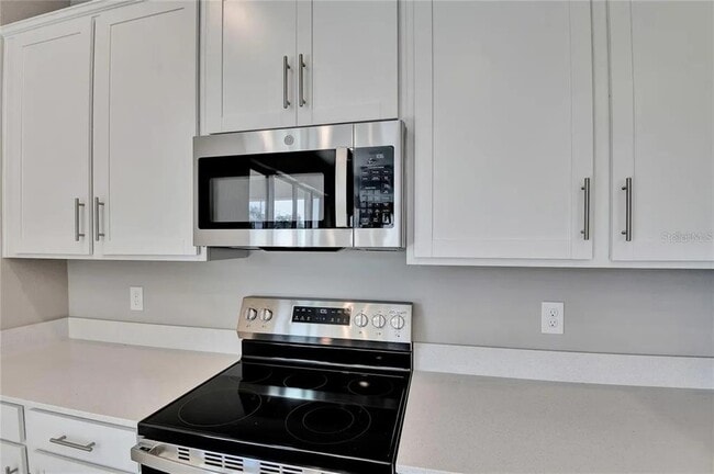 Building Photo - 560 Summit River Dr