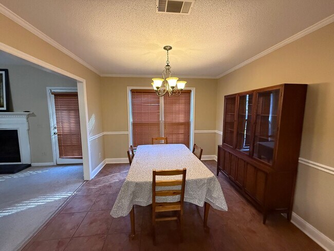 Building Photo - 512 Whistlestop Cir