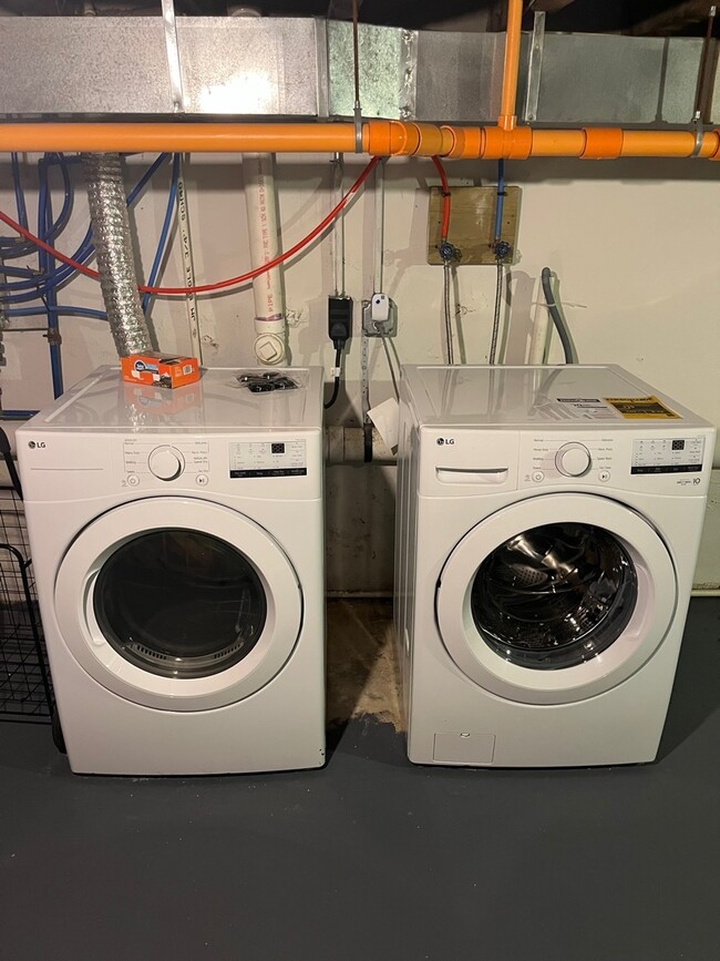 Building Photo - 2123 Christian St