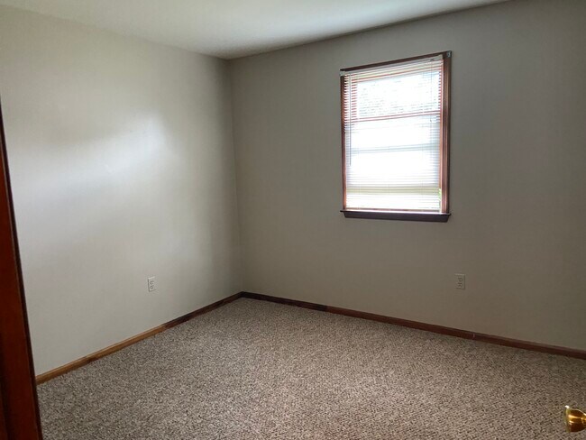 Building Photo - 4063 Vaughn St