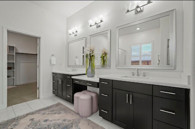 Building Photo - Gorgeous 4 bedroom 3 bath in Northlake