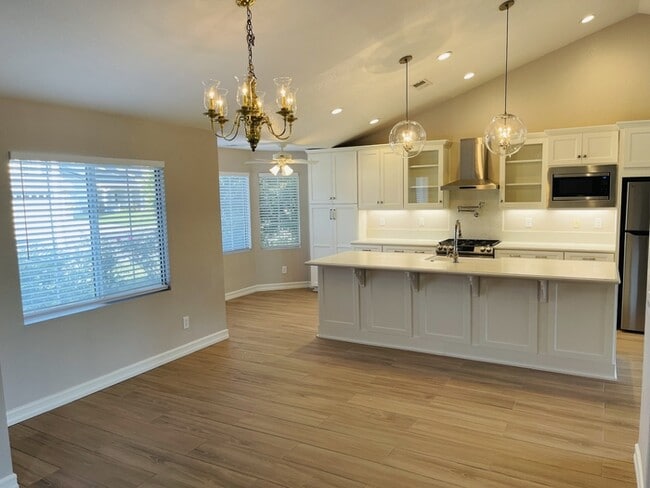 Building Photo - 28937 Biarritz Ct