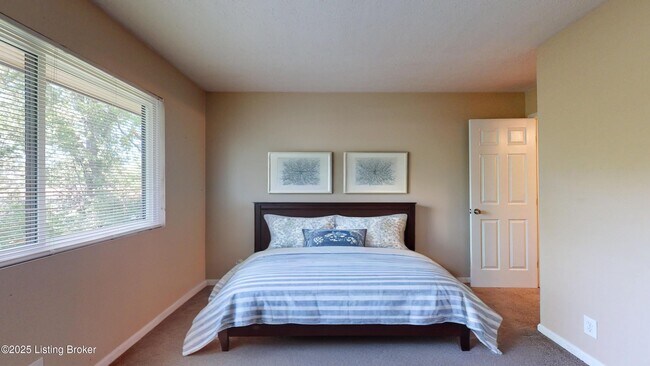 Building Photo - 7074 Wildwood Cir