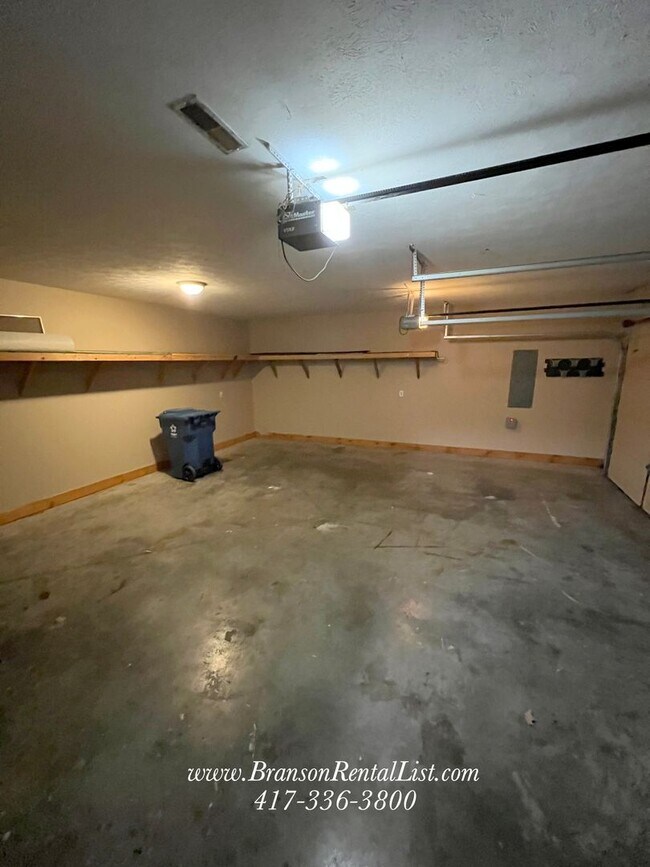 Building Photo - Newly Remodeled 3BR/2BA