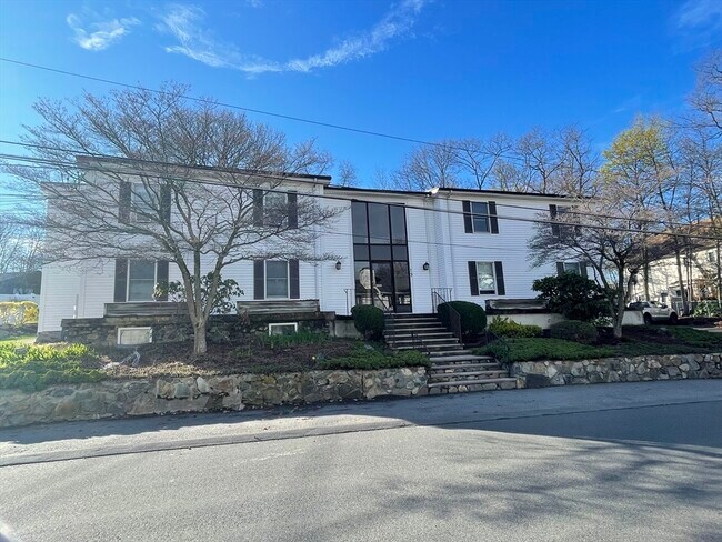 Building Photo - 19 Hart St