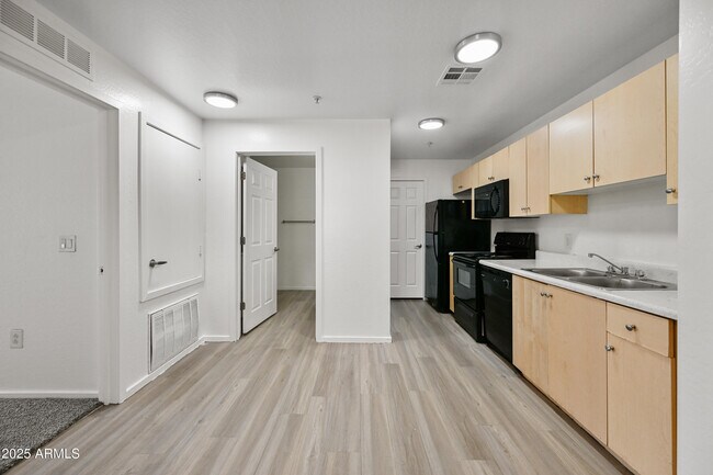 Building Photo - 3065 N 67th Ave