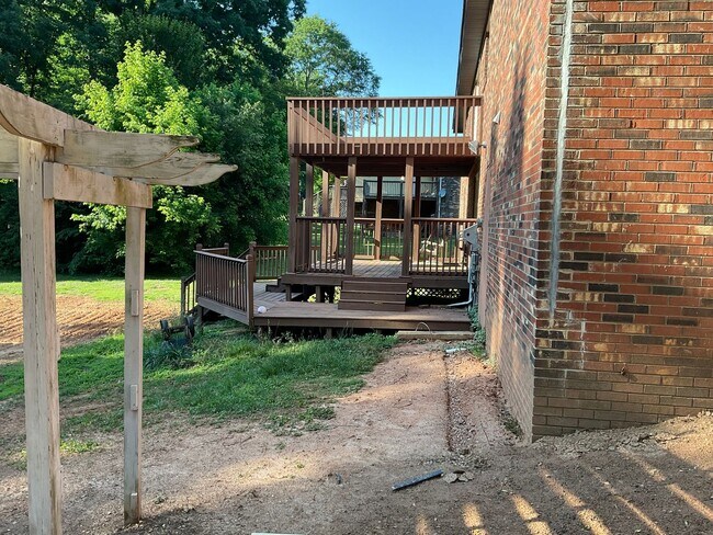 Building Photo - HomeFor Rent with 3 Bedrooms, 2 Baths, 2 Car Garage in Lincolnton NC