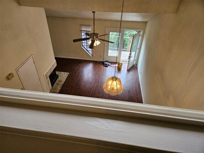 Building Photo - 2425 Holly Hall St