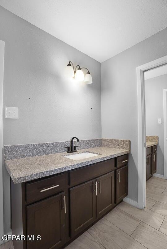 Building Photo - 3709 Roslyn Dr