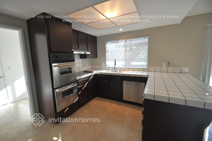 Building Photo - 2425 Grimsby Dr