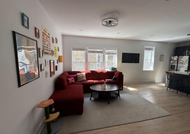 Building Photo - 2 bedroom in Chicago IL 60618