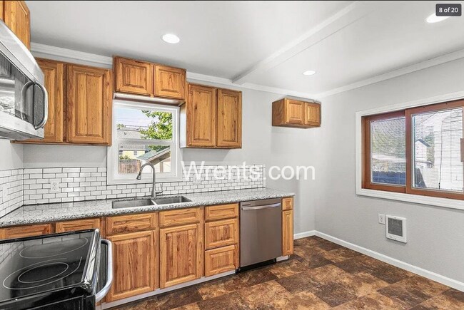 Building Photo - Beautiful 3 bed 2bath Home! Half off first months rent!