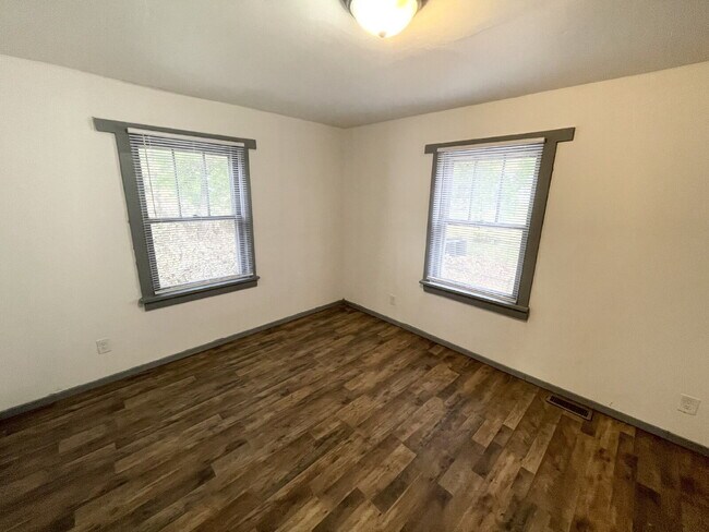 Building Photo - 4 Bedroom Home with garage/workshop combo (has electricity)