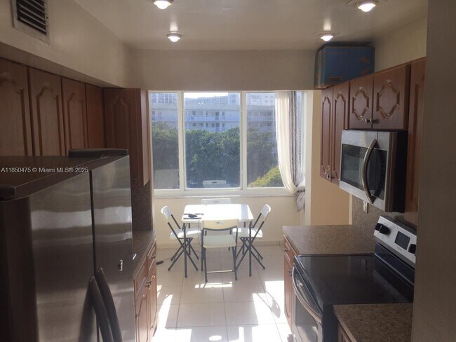 Building Photo - 250 180th Dr