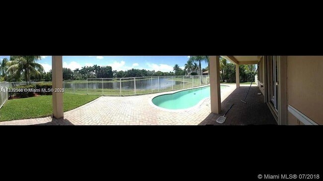 Building Photo - 1538 Tamarind Ct