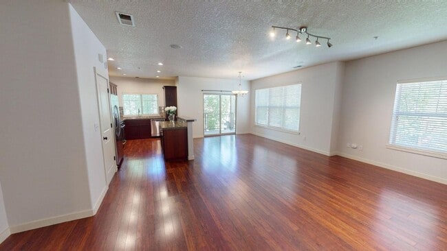 Building Photo - LEASE SPECIAL - $300 OFF 1ST MONTHS' RENT! Close To MAX!  Single Car Garage Included