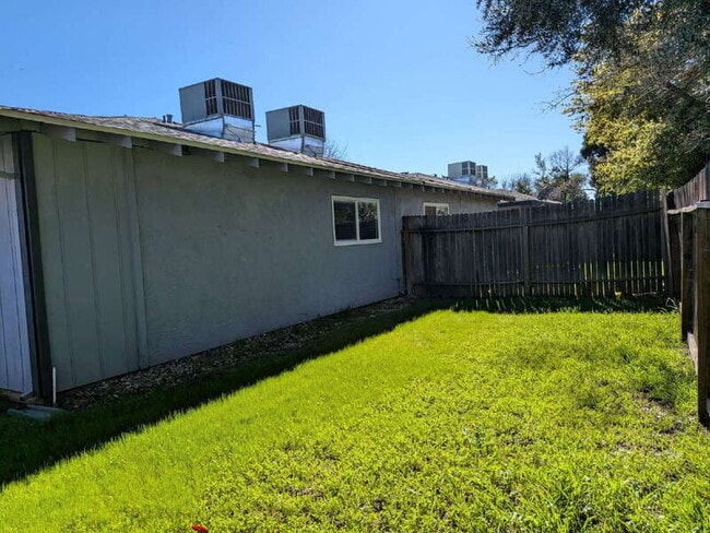 Building Photo - 9279 Corinthian Cir