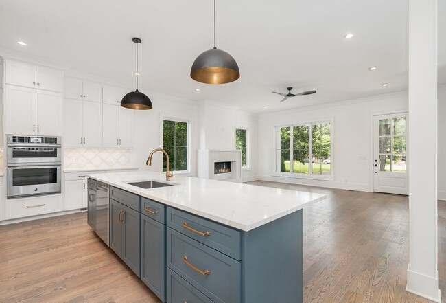 Building Photo - 909B Gale Ln