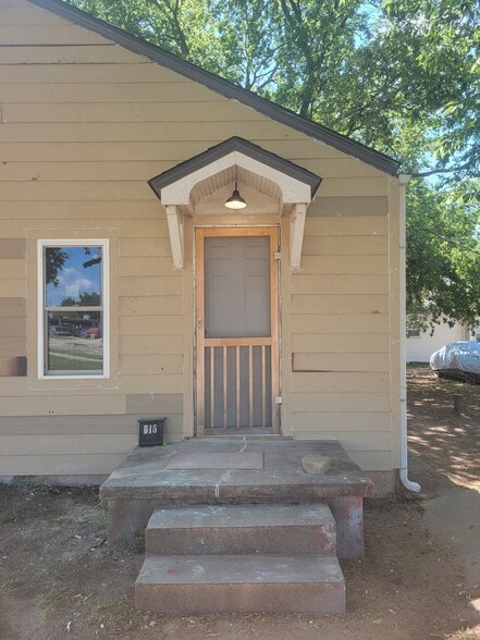 Building Photo - 515 W 7th Ave