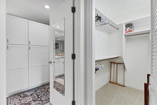 Building Photo - 3946 Wilshire Cir E