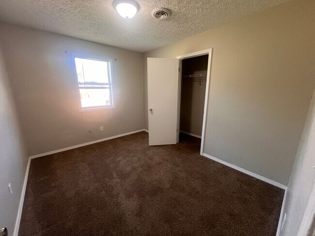 Building Photo - 15525 Tampa Rd