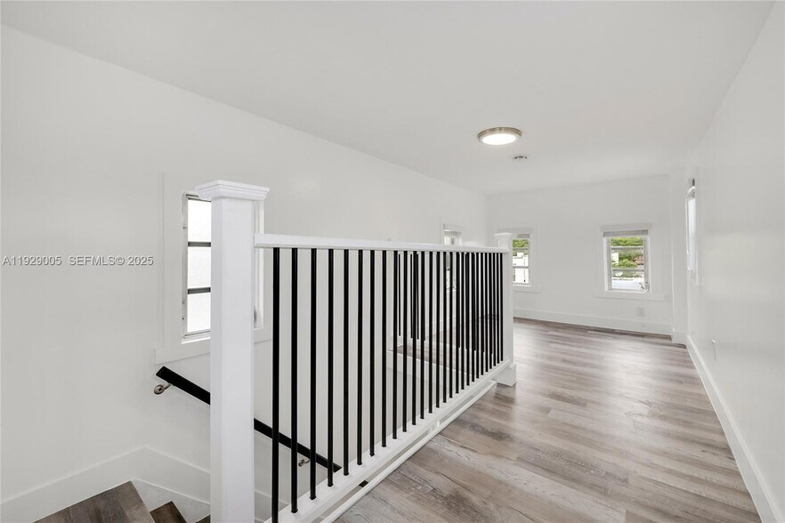 Building Photo - 1736 SW 9th St