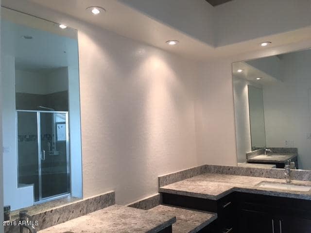 Building Photo - 1502 E Dunlap Ave