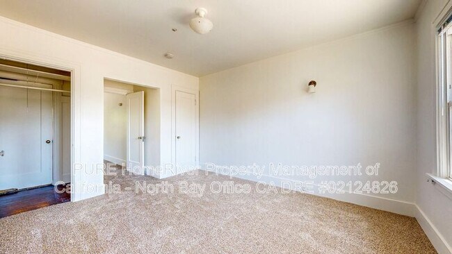 Building Photo - 537 Humboldt St