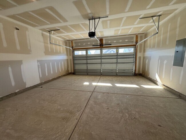 Building Photo - Spacious 1.5-Story 4BR Home with Bonus Room in Active 55+ Community