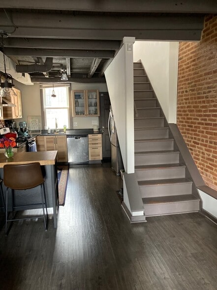 Building Photo - 1602 Latrobe St