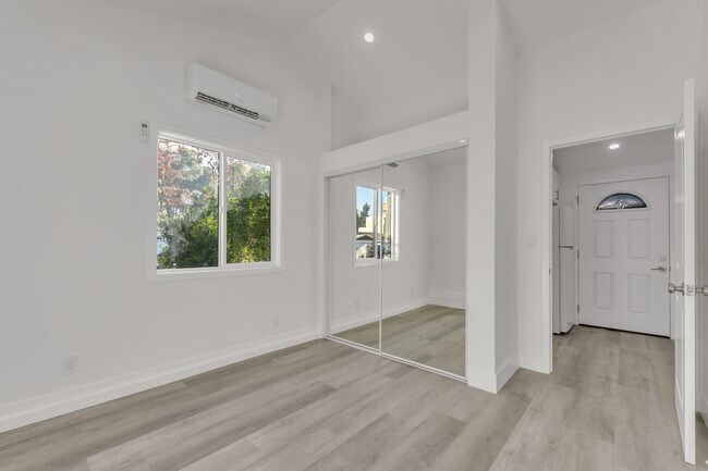 Building Photo - 14753 Hartland St