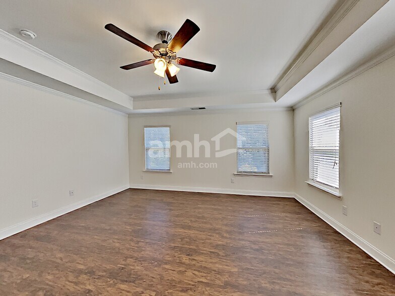 Building Photo - 2103 Leafmore Ct SE