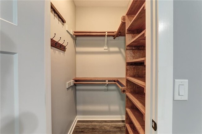 Building Photo - 623 Sweetwater Creek Dr