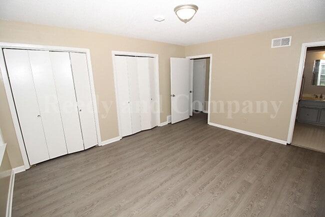 Building Photo - 5130 Queen Elizabeth Fwy