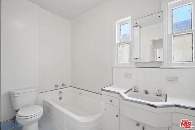 Building Photo - 1047 S Holt Ave