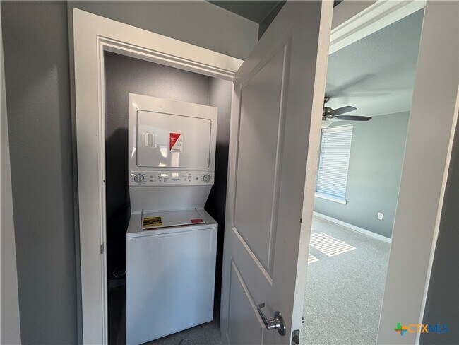 Building Photo - 103 E Central Ave