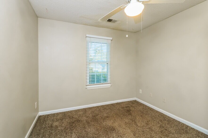 Building Photo - 2327 Wavetree Ln NW
