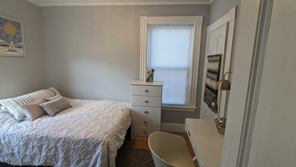 Room - 6 Boston Ave
