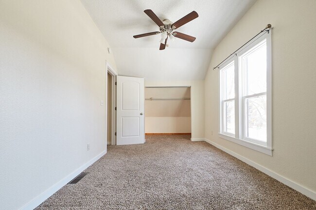 Building Photo - Lincoln