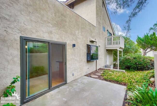 Building Photo - Beautiful Condo 2Bdm 2.5 Ba in the Heart o...