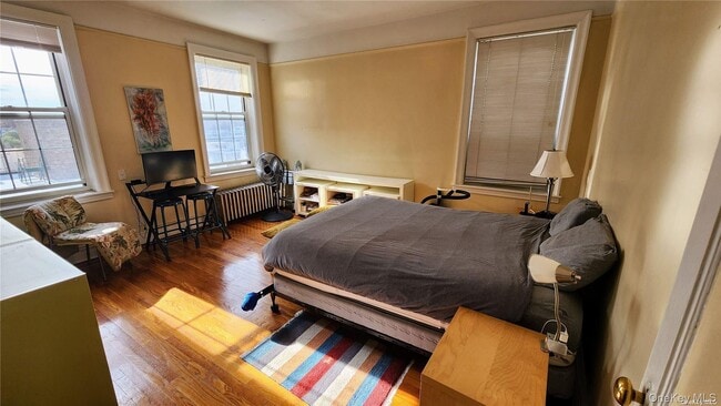 Building Photo - 4 Maple Dr