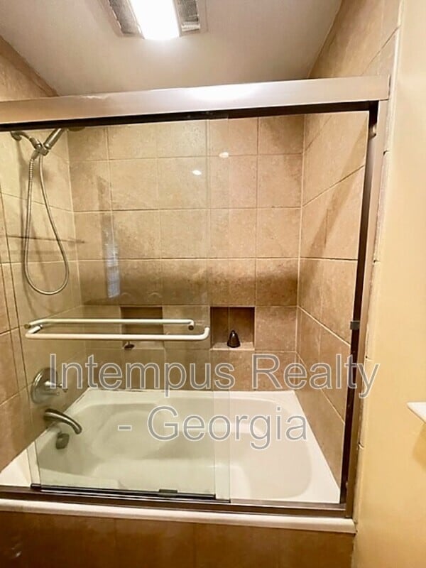 Building Photo - 3474 Sunderland Cir NE