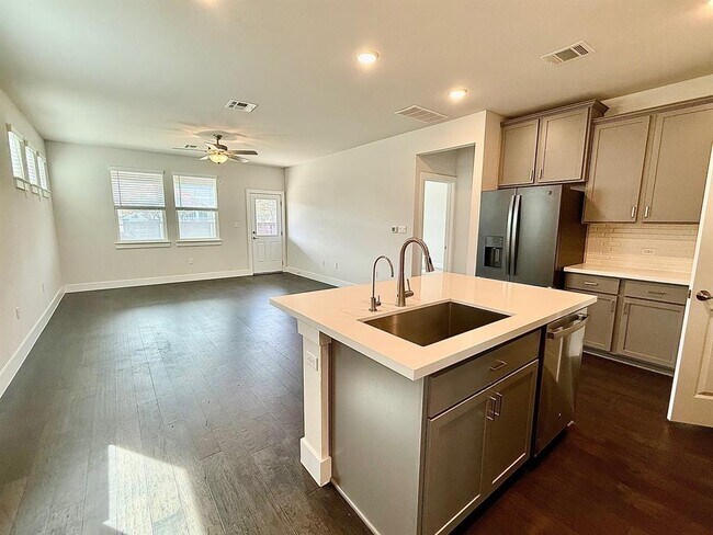 Building Photo - 15705 Oglethorpe Dr