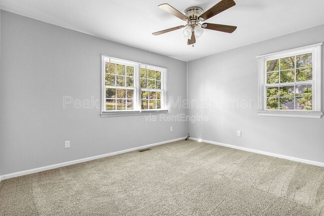 Building Photo - 2353 Shoreham Dr