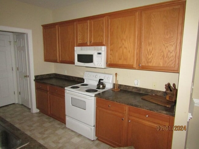 Building Photo - 2057 Silvercrest Dr
