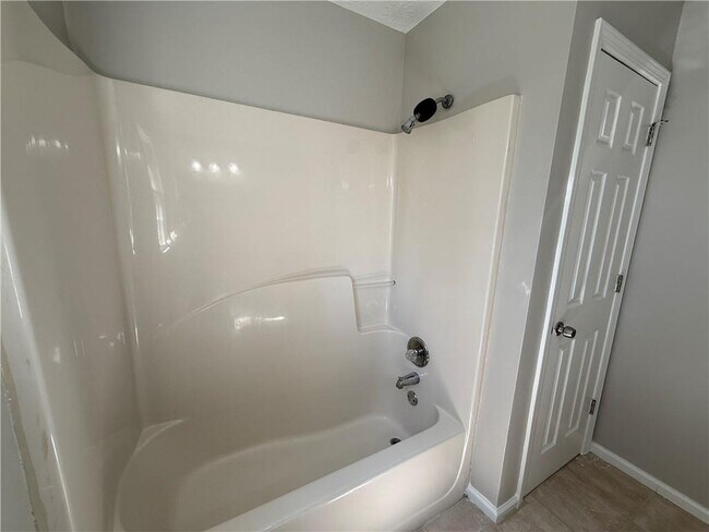 Building Photo - 979 Sugar Crossing Ln