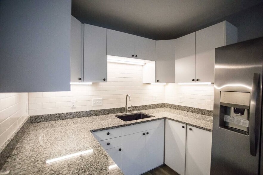 Building Photo - 2473 Lake Ave