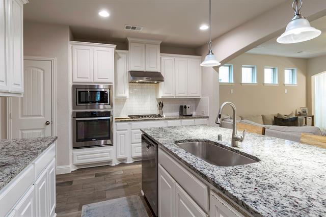 Building Photo - 204 Highwood Trail