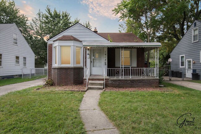 Primary Photo - $1,000/month - 2 Bed 1 Bath in Harper Woods